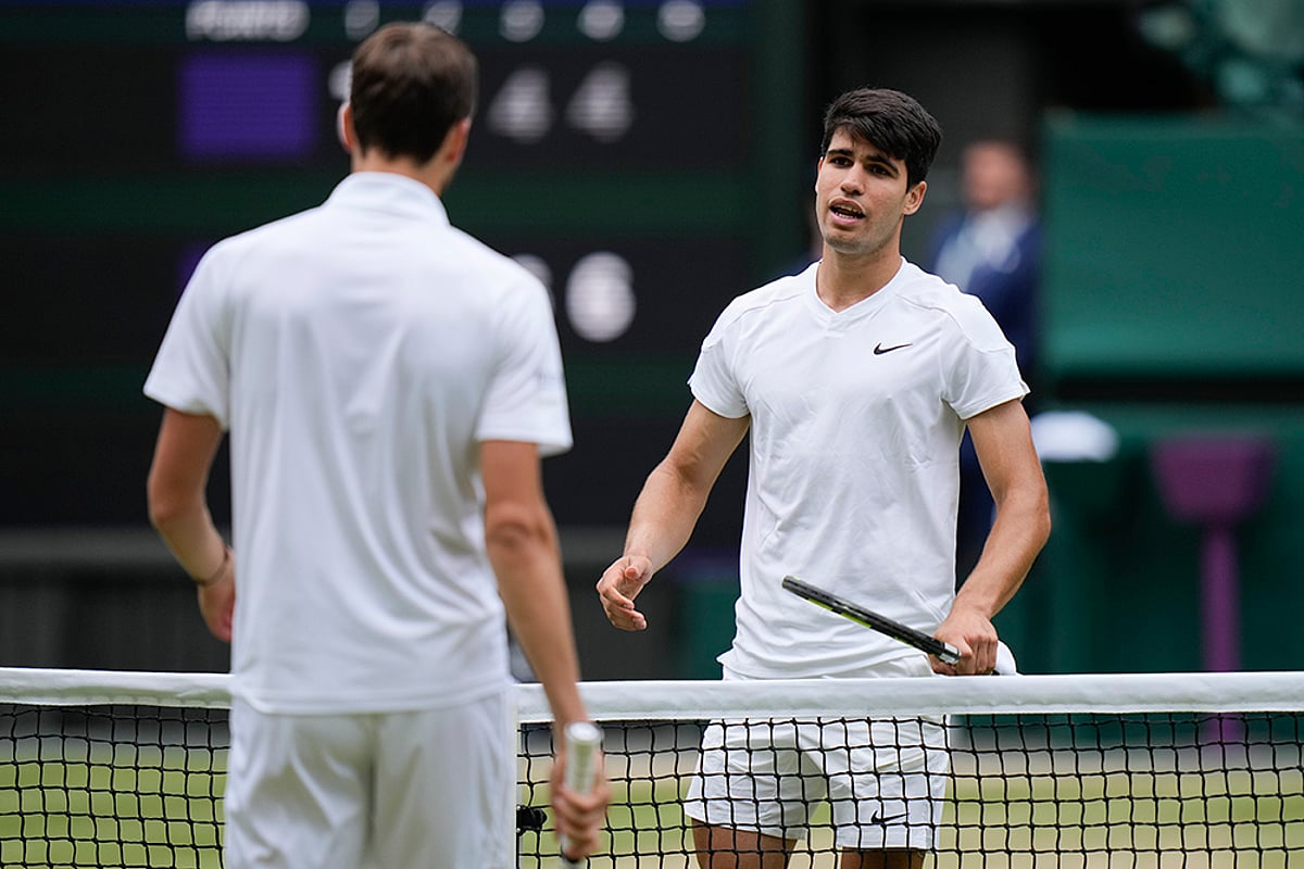 2024 Wimbledon tennis Semi-Final Carlos Alcaraz vs Daniil Medvedev photo gallery_1